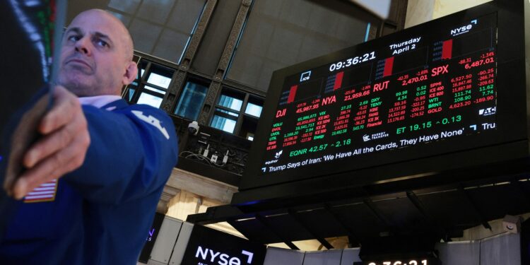 efectul-pe-bursa-dupa-ce-trump-a-promis-noi-atacuri-asupra-iranului-s-a-vazut-imediat-la-cat-a-ajuns-pretul-petrolului-–-hotnews.ro