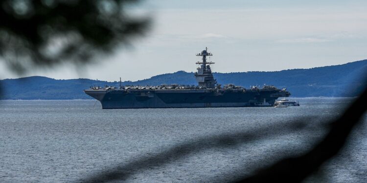 miscarea-facuta-de-uss-gerald-ford,-cel-mai-mare-si-mai-scump-portavion-din-lume,-dupa-escala-fortata-din-europa-–-hotnews.ro