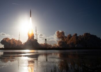 misiunea-artemis-2-catre-luna-intra-in-a-doua-etapa-in-aceasta-noapte:-parasirea-orbitei-terestre-–-hotnews.ro