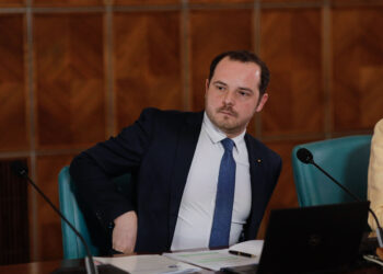 scenariu-pentru-stingerea-datoriei-catre-pfizer-pentru-vaccinurile-anti-covid-rogobete:-sa-luam-alte-produse-–-hotnews.ro