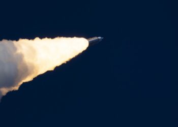 video-imagini-spectaculoase-cu-misiunea-artemis-ii,-surprinse-de-pasagerul-unui-avion-/-primele-declaratii-ale-astronautilor-care-se-indreapta-catre-luna-–-hotnews.ro