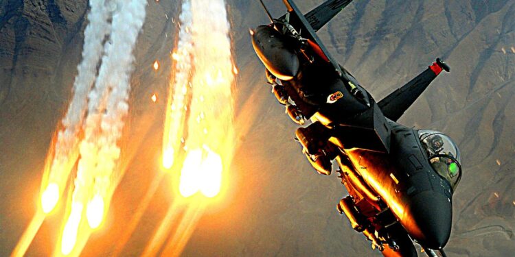 cazul-avionului-doborat-naste-provocari-multiple-pentru-sua-/-actiunile-esentiale-pe-care-le-urmeaza-pilotii-americani-cand-cad-pe-teritorii-ostile-–-hotnews.ro