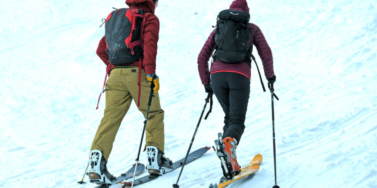 conditii-excelente-de-schi-la-sinaia,-de-florii,-spun-salvamontistii-au-insa-un-avertisment-pentru-turisti:-mare-atentie!-–-hotnews.ro