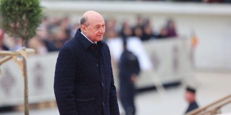 traian-basescu:-carburantul-ar-trebui-rationalizat-pentru-a-evita-o-criza.-plafonarea-preturilor,-o-mare-greseala