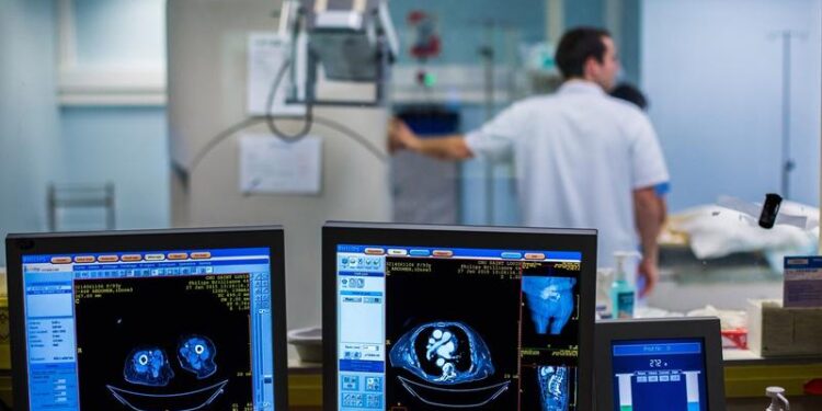 dupa-ce-pacientii-s-au-plans-ca-nu-mai-au-acces-de-luni-de-zile-la-analize-decontate,-furnizorii-de-servicii-medicale-confirma-o-scadere-semnificativa-a-volumului-de-investigatii-–-hotnews.ro