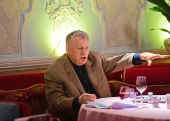 interviu-necrestin-intr-un-tabloid-pro-kremlin-invocat-de-o-clarvazatoare,-spiritul-lui-jirinovski-avertizeaza-despre-razboiul-nuclear-si-prabusirea-sua-–-hotnews.ro