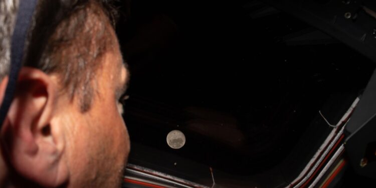 mesajele-astronautilor-care-tocmai-au-scris-istorie:-este-uimitor-sa-vezi-aceasta-parte-a-lunii-–-hotnews.ro