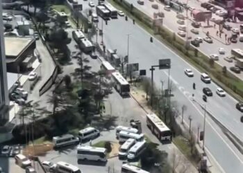 cel-putin-doi-atacatori-morti-dupa-un-schimb-de-focuri-cu-politia-in-fata-consulatului-israelului-din-istanbul-–-hotnews.ro