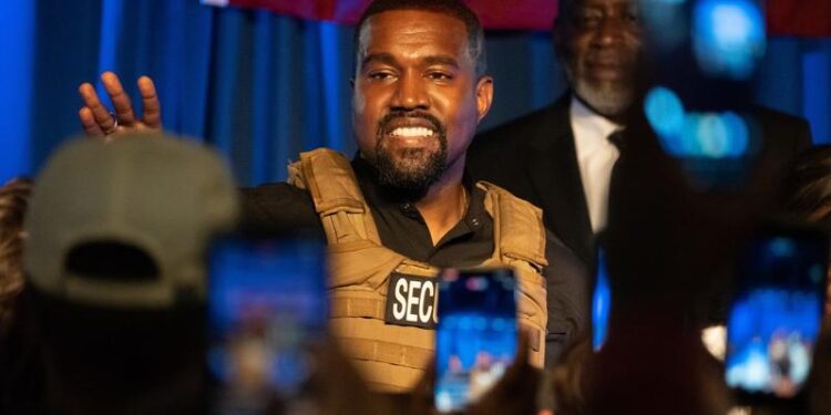 marea-britanie-nu-l-a-lasat-pe-kanye-west-sa-intre-in-tara-pentru-un-concert-–-hotnews.ro