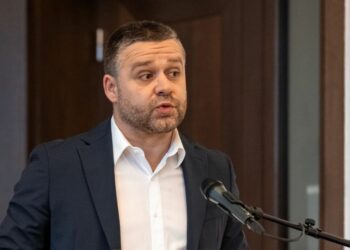 parcurile-din-capitala-vor-fi-reabilitate.-ciucu:-salariul-de-primar-e-o-gluma-proasta