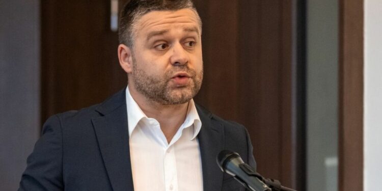 parcurile-din-capitala-vor-fi-reabilitate.-ciucu:-salariul-de-primar-e-o-gluma-proasta