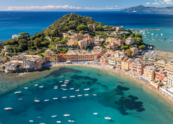 orasul-european-dintre-doua-mari,-aproape-necunoscut,-are-una-dintre-cele-mai-frumoase-plaje-din-lume