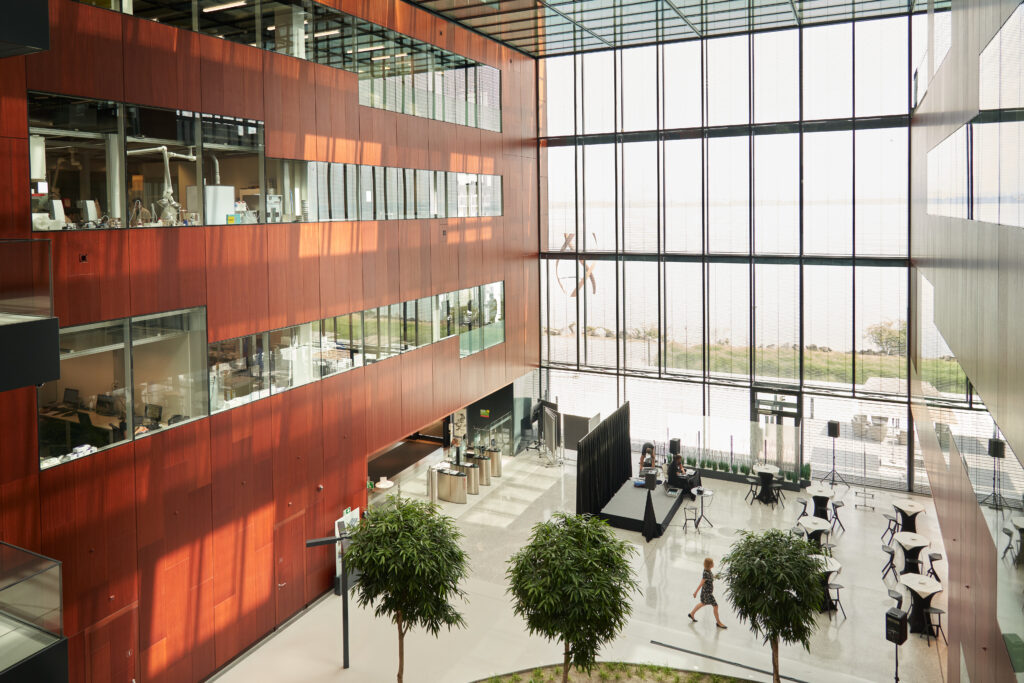 the-cube,-laboratorul-unde,-prin-inovatie-si-stiinta,-este-construit-viitorul-fara-fum-–-hotnews.ro