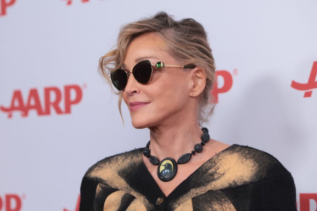 sharon-stone-critica-scenele-erotice-din-filmele-si-serialele-de-azi:-dau-pe-repede-inainte-–-hotnews.ro