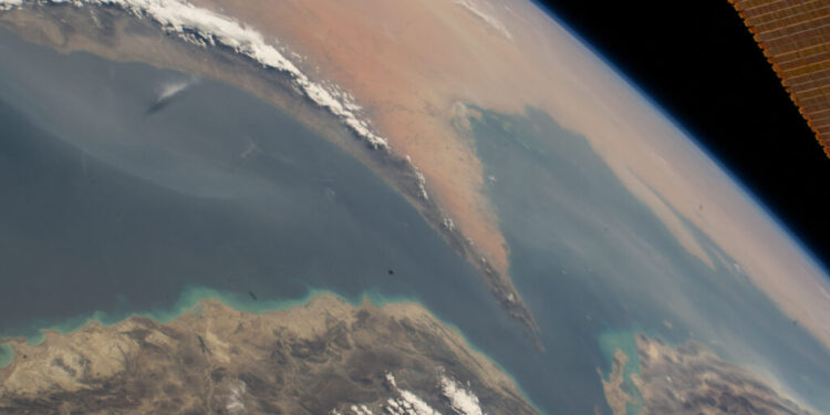 razboiul-din-orientul-mijlociu,-ziua-41.-iranul-anunta-inchiderea-stramtorii-ormuz-si-acuza-sua-ca-au-incalcat-armistitiul-/-trump:-fortele-armate-americane-vor-ramane-in-iran-pana-cand-acordul-real-va-fi-respectat-in-totalitate