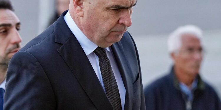 ultima-zi-de-omagii-pentru-mircea-lucescu-la-arena-nationala-premierul-ilie-bolojan-a-mers-azi-dimineata-–-hotnews.ro