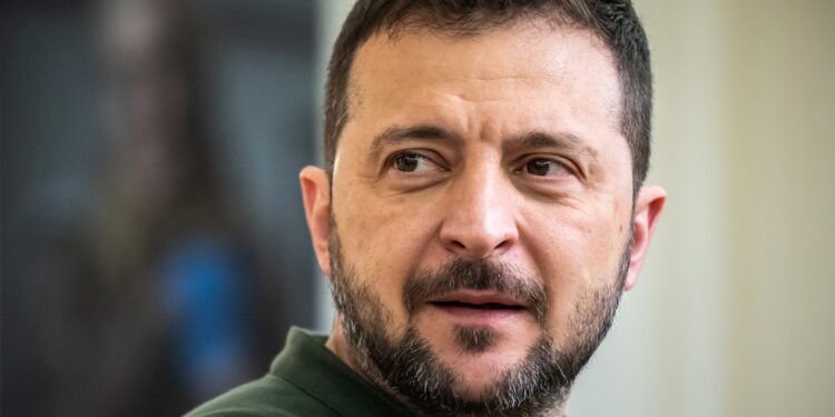 zelenski,-intalnire-cu-maghiarii-din-ucraina-mesajul-presedintelui-ucrainean-inaintea-alegerilor-din-ungaria-–-hotnews.ro