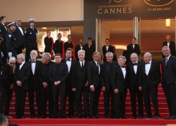 cristian-mungiu,-din-nou-in-cursa-pentru-marele-premiu-palme-d’or-filmul-fjord-cu-sebastian-stan-vorbeste-de-un-paradox-de-actualitate-–-hotnews.ro