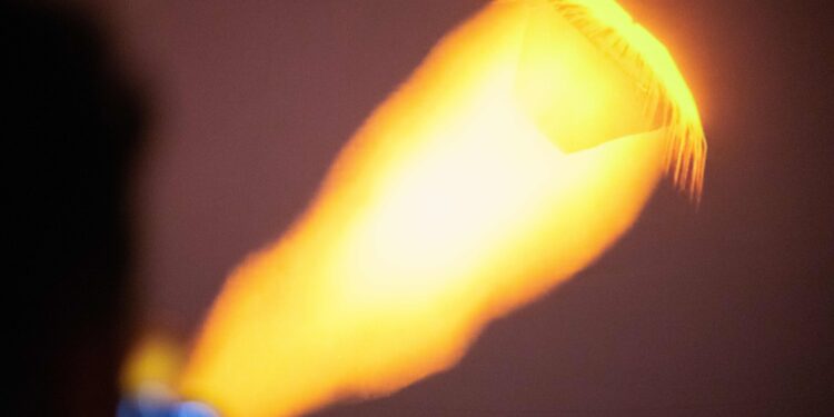 foto-video-momentul-cand-misiunea-artemis-ii-revine-pe-pamant,-dupa-o-calatorie-istorica-in-jurul-lunii-–-hotnews.ro