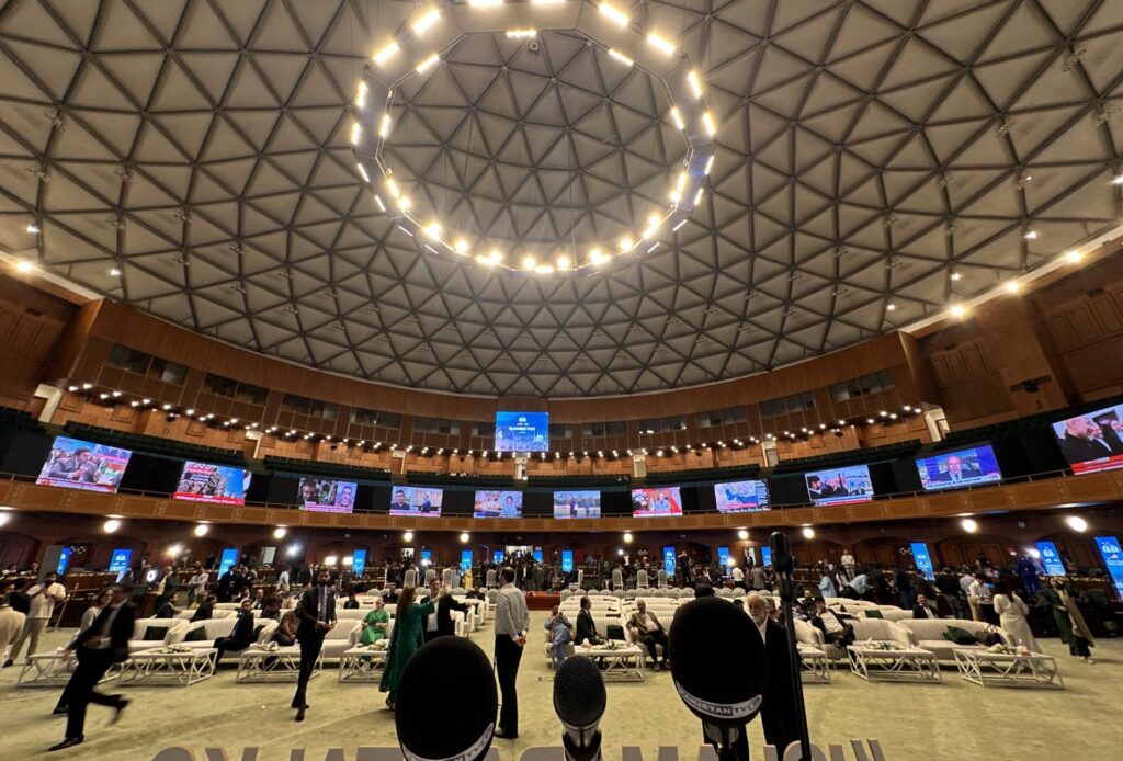 live-ultimele-informatii-despre-negocierile-de-la-islamabad:-care-sunt-liniile-rosii-ale-teheranului-/-blocaj-inaintea-inceperii-discutiilor-directe-–-hotnews.ro