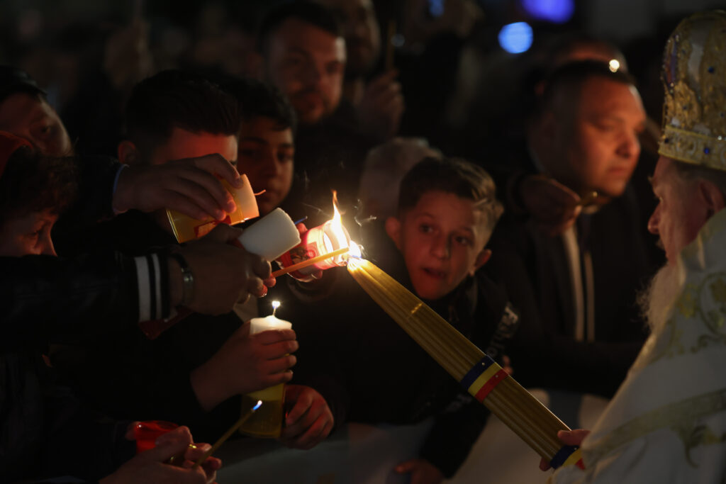 video-slujba-de-inviere-de-la-patriarhie-credinciosii-ortodocsi-sunt-chemati-sa-ia-lumina-–-hotnews.ro