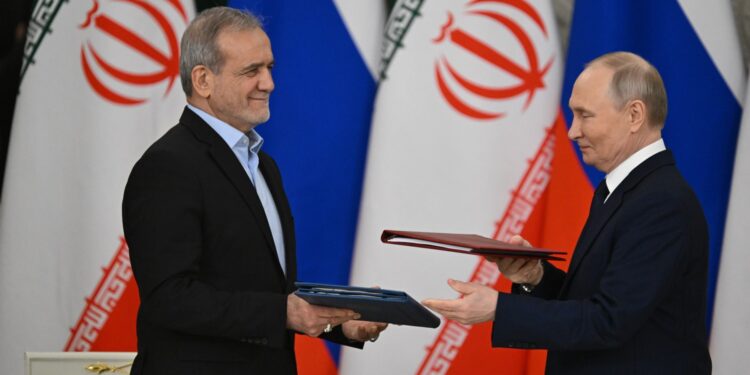 putin-a-discutat-cu-presedintele-iranului-despre-negocierile-cu-sua-oferta-rusa-de-mediere-a-conflictului-–-hotnews.ro