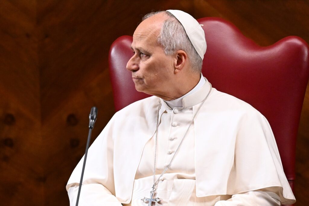 papa-leon-este-slab-trump,-atac-fara-precedent-la-adresa-suveranului-pontif-–-hotnews.ro