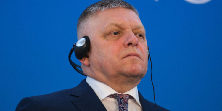 fico-a-rupt-tacerea-in-zorii-zilei-de-luni.-ce-mesaj-le-a-transmis-lui-magyar-si-orban