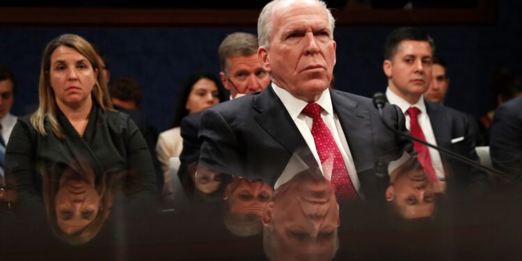 un-fost-sef-cia-spune-ca-trump-este-in-mod-clar-dezechilibrat-si-reprezinta-o-amenintare-globala-ce-trebuie-inlaturata-–-hotnews.ro