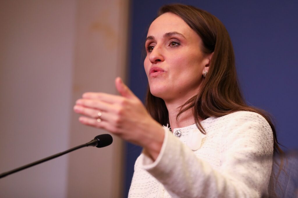 oana-toiu-a-invitat-o-in-romania-pe-viitoarea-ministra-de-externe-a-ungariei-detalii-din-discutia-de-luni-seara-–-hotnews.ro