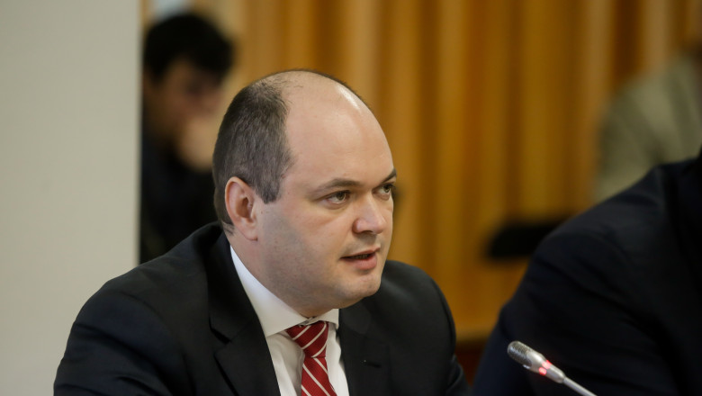 economistul-lui-bolojan-avertizeaza-ca-romania-intra-intr-o-zona-economica-complicata.era-bine-sa-nu-fim-dezarmati