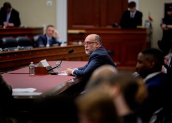 luat-la-intrebari-in-congres,-seful-bugetului-casei-albe-a-spus-ca-nu-poate-estima-un-detaliu-financiar-major-al-razboiului-cu-iranul-–-hotnews.ro