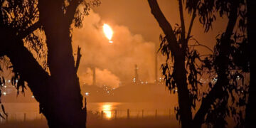 video-incendiu-urias-la-una-dintre-cele-doua-rafinarii-din-australia-–-hotnews.ro