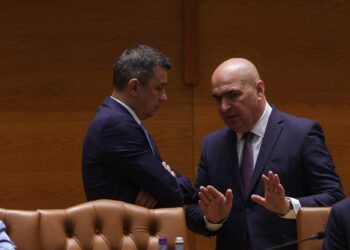 reactia-lui-bolojan-la-criticile-psd-privind-vanzarea-unor-pachete-minoritare-din-companiile-de-stat:-e-trecut-in-programul-de-guvernare-–-hotnews.ro