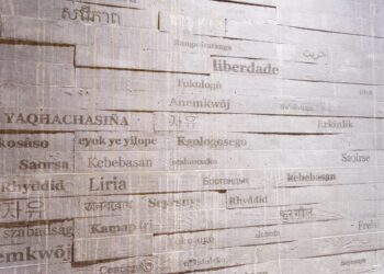 premiera-in-franta-gestul-facut-de-descendentul-unei-familii-cu-rol-major-in-comertul-cu-sclavi,-la-farul-umanitatii-–-hotnews.ro