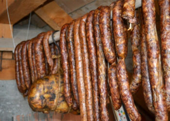 top-10-|-cei-mai-buni-carnati-din-lume.-pe-ce-loc-sunt-carnatii-de-plescoi,-singurii-reprezentati-ai-romaniei-in-acest-clasament