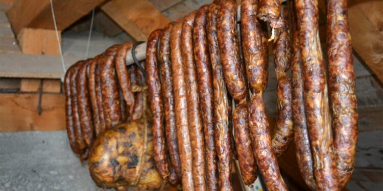 top-10-|-cei-mai-buni-carnati-din-lume.-pe-ce-loc-sunt-carnatii-de-plescoi,-singurii-reprezentati-ai-romaniei-in-acest-clasament