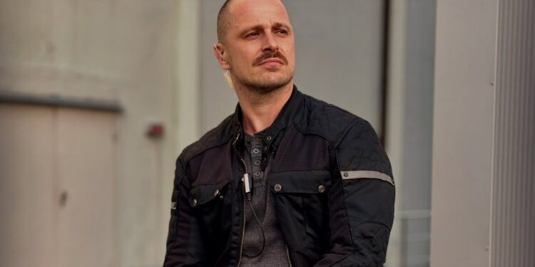 interviu-mutat-din-dragoste-acum-15-ani-in-germania,-un-actor-roman-vorbeste-despre-diferentele-celor-doua-tari-mi-e-foarte-dor-de-tara,-dar-sa-ma-intorc-e-un-pas-destul-de-mare-–-hotnews.ro