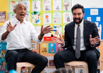 video-barack-obama-si-zohran-mamdani-au-citit-povesti-si-au-cantat-intr-un-centru-pentru-copii-din-bronx-–-hotnews.ro