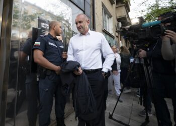 rezultatele-alegerilor-din-bulgaria-coalitia-pro-rusului-rumen-radev,-pe-primul-loc-in-exit-polluri,-la-mare-distanta-de-fostul-premier-boiko-borisov-–-hotnews.ro