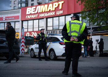 video-politisti-acuzati-ca-au-fugit-cand-a-avut-loc-atacul-armat-din-kiev-/-un-sef-din-politie-si-a-anuntat-demisia-–-hotnews.ro