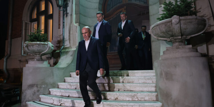 luni-de-instabilitate,-iar-romania-risca-sa-fie-aruncata-intr-o-criza-politica-decizia-psd,-prin-ochii-presei-internationale-–-hotnews.ro