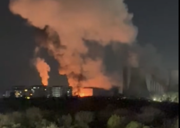 incendiu-de-proportii-la-cet-vest-in-bucuresti-azi-noapte-au-ars-30-de-tone-de-ulei.-anunt-de-ultima-ora-al-pompierilor