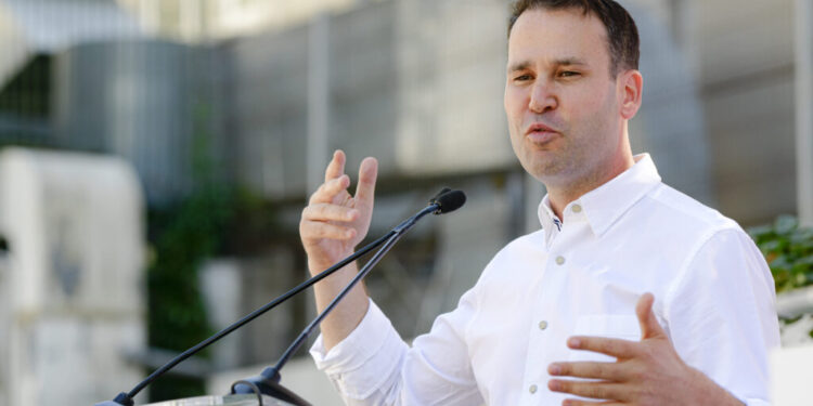 robert-negoita:-nici-eu-n-am-inteles-de-ce-trebuie-sa-plece-domnul-ilie-bolojan