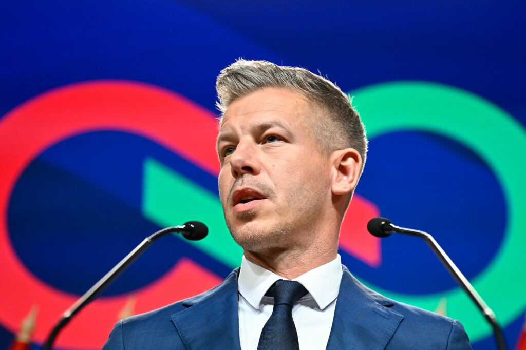 guvernul-condus-de-peter-magyar-va-desecretiza-arhivele-politiei-secrete-din-perioada-comunista:-sarcina-mea-principala-–-hotnews.ro