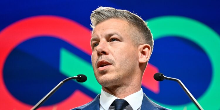 guvernul-condus-de-peter-magyar-va-desecretiza-arhivele-politiei-secrete-din-perioada-comunista:-sarcina-mea-principala-–-hotnews.ro