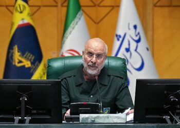 negociatorul-sef-al-iranului:-nu-e-posibil-ca-ormuz-sa-fie-deschisa-din-cauza-incalcarilor-flagrante-ale-armistitiului-de-catre-sua-si-israel-–-hotnews.ro