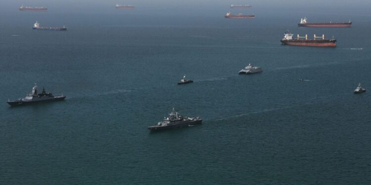 noua-coloana-vertebrala-a-strategiei-iranului-in-stramtoarea-ormuz:-roiurile-de-nave-mici-si-rapide-/-cum-arata-armada-americana-–-hotnews.ro