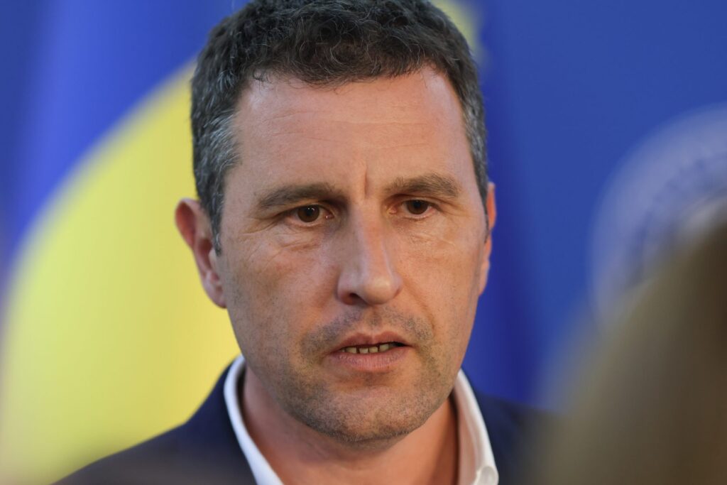 tanczos-barna-spune-ca-udmr-nu-va-intra-intr-un-guvern-sustinut-de-aur-momentul-politic-este-complicat-/-din-pacate,-aceasta-este-realitatea-romaneasca-din-2004-incoace-–-hotnews.ro