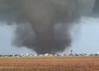 o-tornada-deosebit-de-periculoasa-a-lovit-o-baza-aeriana-si-un-oras-din-sua-primul-bilant-al-victimelor-–-hotnews.ro